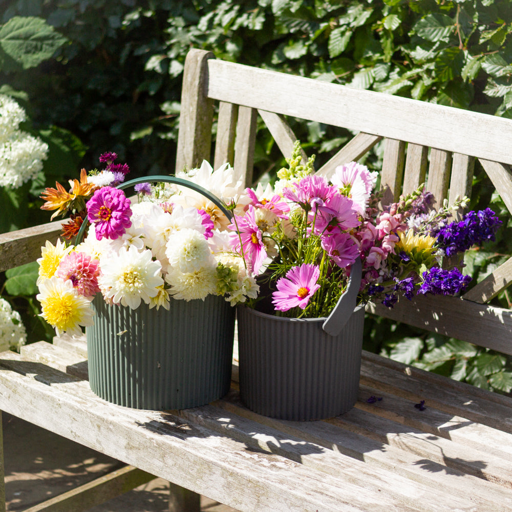 Hachiman spand med blomster